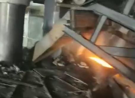 电弧炉冶炼现场视频